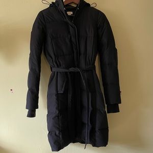 J Crew XXS black down coat. Zip front with belt. Two front pockets.